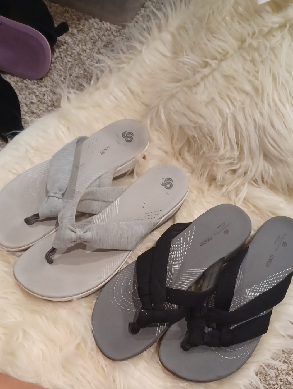 Clarks Women's Knit Thong Sandals - Black and Light Gray